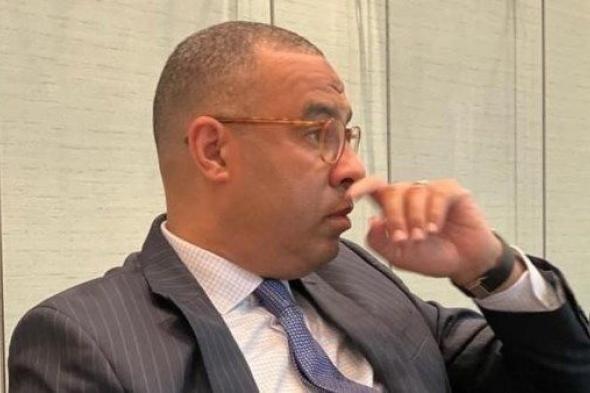 انفانتينيو
      نجح
      فى
      إعادة
      علاقة
      السياسة
      بكرة
      القدم