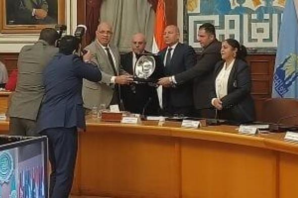 محافظ
      القاهرة:
      ندرس
      إنشاء
      إدارة
      للتنبؤ
      بالمشاكل
      وحلها
      بشكل
      علمى