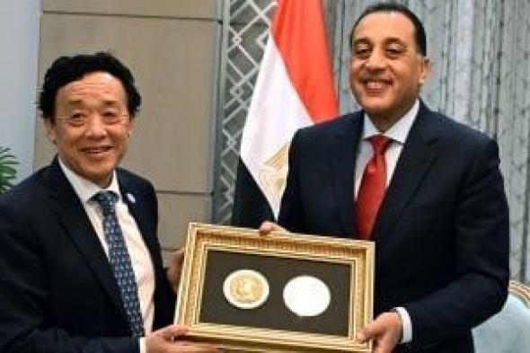 مدبولى
      يتسلم
      ميدالية
      أغريكولا
      أرفع
      أوسمة
      (الفاو)
      الممنوحة
      للرئيس
      السيسي