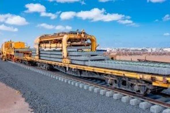 شاهد
      أعمال
      تركيب
      القضبان
      بشبكة
      القطار
      السريع
      بأحدث
      النظم
      العالمية..
      صور