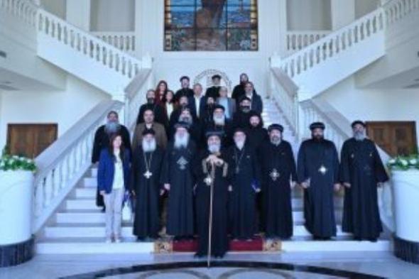 البابا
      تواضروس
      الثانى
      يلتقى
      ممثلى
      الكليات
      والمعاهد
      اللاهوتية
      بأكاديمية
      مارمرقس