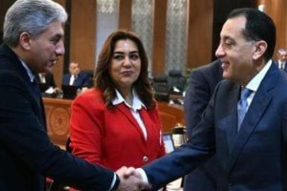 وزيرة
      التنمية
      المحلية:
      تحرير
      781
      محضر
      مخالفة
      للحرق
      المكشوف
      للمخلفات
      الزراعية