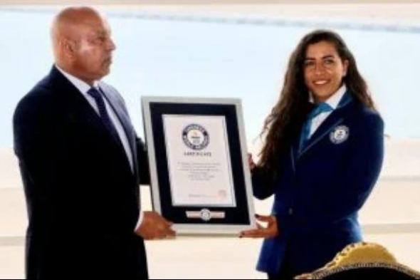 بعمق
      19
      مترًا..
      كامل
      الوزير
      يتسلم
      شهادة
      دخول
      ميناء
      السخنة
      موسوعة
      جينيس
      كأعمق
      حوض
      من
      صنع
      الإنسان