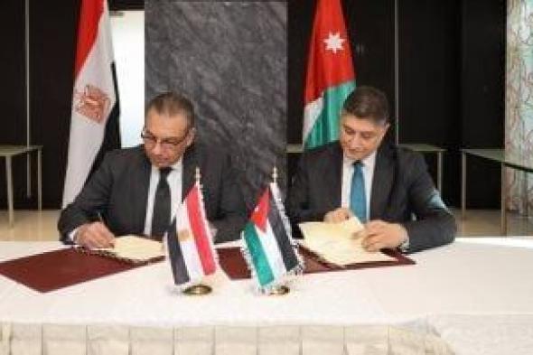 مصر
      والأردن
      يوقعان
      محضرا
      مشتركا
      لتسهيل
      حركة
      الشاحنات
      ودعم
      التجارة