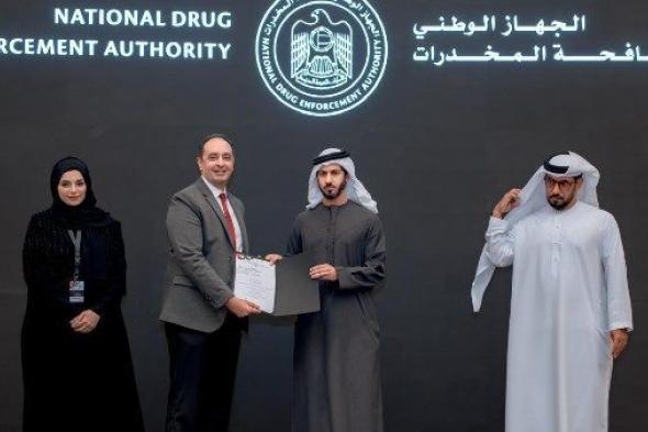 الإمارات
      تختار
      عمرو
      عثمان
      رئيسا
      لخبراء
      تطوير
      مادة
      الأمن