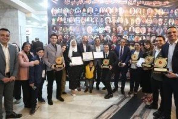 عبدالفتاح
      عبدالمنعم:
      تكريم
      اليوم
      السابع
      بجوائز
      الصحافة
      يدفع
      لمزيد
      من
      التميز