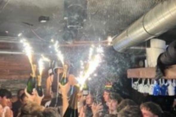 لحظة
      اشتعال
      النيران
      داخل
      حانة
      فى
      سويسرا
      وحدوث
      انفجار
      أودى
      بحياة
      40
      شخصا