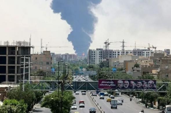 ترامب
      يلوح
      بـ"ضربة
      قوية"
      على
      إيران..
      ونتنياهو
      في
      انتظار
      "الضوء
      الأخضر"