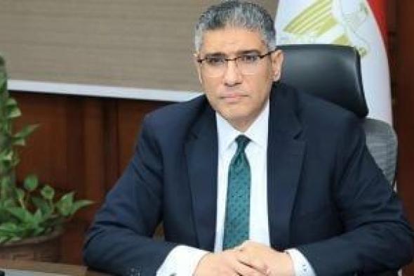 محافظ
      الجيزة
      يسلم
      اليوم
      عقود
      وحدات
      إسكان
      الديسمى
      لمتضررى
      السيول
      بالصف