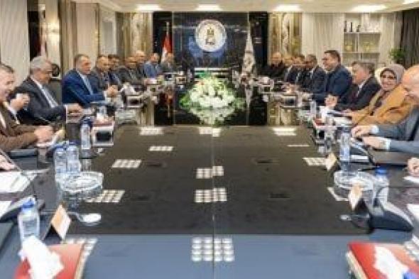 وزيرا
      الإنتاج
      الحربى
      والإسكان
      يتابعان
      موقف
      تنفيذ
      مشروعات
      مبادرة
      حياة
      كريمة