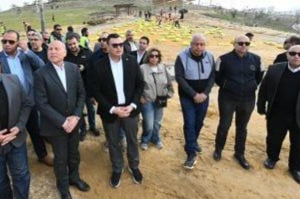 وزير
      الإسكان
      ومحافظ
      القاهرة
      يتابعان
      اللمسات
      النهائية
      بمشروع
      حدائق
      تلال
      الفسطاط