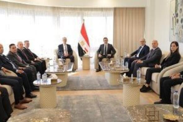 رئيس
      المخابرات
      العامة
      يستقبل
      أعضاء
      اللجنة
      الفلسطينية
      لإدارة
      غزة..
      صور