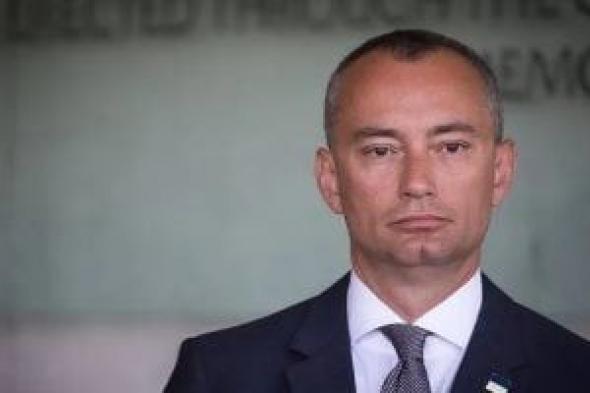 البيت
      الأبيض
      يعلن
      تعيين
      نيكولاى
      ملادينوف
      بمنصب
      الممثل
      السامى
      لقطاع
      غزة