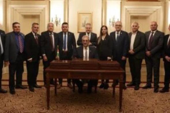 اللجنة
      الوطنية
      لإدارة
      غزة
      تبدأ
      أعمالها
      برئاسة
      المفوض
      العام
      الدكتور
      علي
      شعث