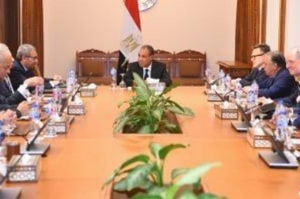 وزير
      الخارجية
      يستقبل
      وفدًا
      من
      رجال
      الأعمال
      الكنديين