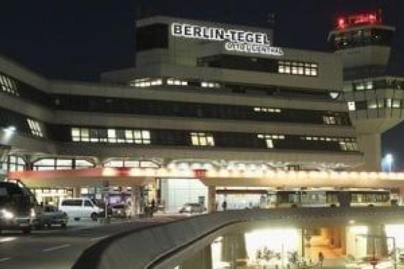 مطار
      برلين
      يعلق
      جميع
      الرحلات
      بسبب
      الجليد