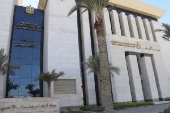 فحص
      654
      مزرعة
      وسحب
      8
      آلاف
      عينة..
      الخدمات
      البيطرية:
      الثروة
      الداجنة
      آمنة
      فى
      مصر