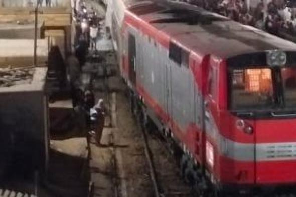 خروج
      عربتى
      قطار
      عن
      القضبان
      بشريط
      سكك
      حديد
      مدينة
      الأقصر
      دون
      إصابات