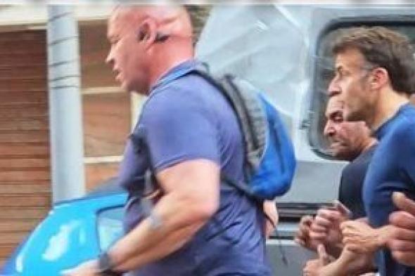 الرئيس
      الفرنسى
      ماكرون
      يمارس
      الجرى
      بالشورت
      فى
      شوارع
      الإسكندرية..
      فيديو