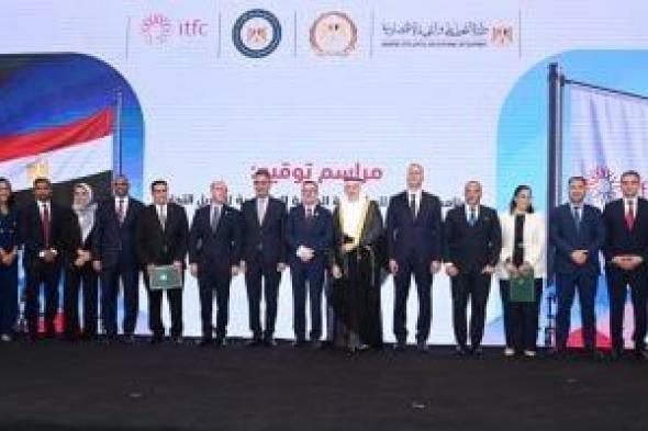 وزير
التموين:
8.5
مليار
دولار
لاستيراد
19
مليون
طن
من
السلع
الاستراتيجية