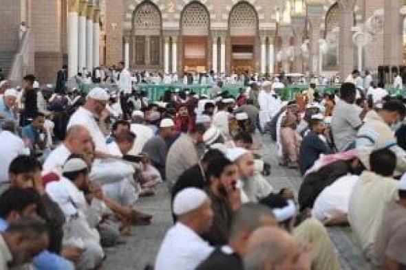 حجاج
      مصر
      يشدون
      الرحال
      إلى
      قباء
      ويوثقون
      الزيارات
      بالصور
      والفيديوهات