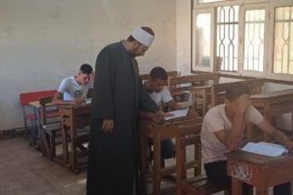 اليوم..
      طلاب
      الشهادة
      الإعدادية
      الأزهرية
      يؤدون
      امتحانات
      الفقه
      والنحو