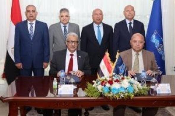 وزير
      النقل
      ورئيس
      هيئة
      قناة
      السويس
      ومحافظ
      القاهرة
      يشهدون
      توقيع
      عقد
      بناء
      5
      أتوبيسات
