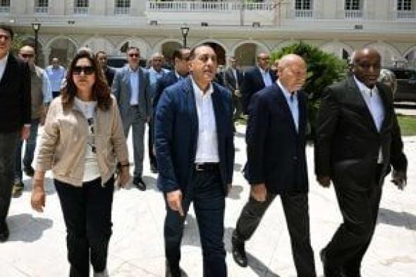 رئيس
      الوزراء
      يتفقد
      رفع
      كفاءة
      الواجهات
      الخارجية
      والموقع
      العام
      لقصر
      التحرير