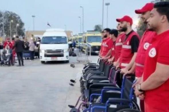 الهلال
      الأحمر
      يستقبل
      الدفعة
      الـ42
      من
      المصابين
      الفلسطينيين
