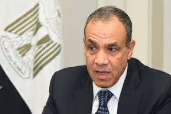 وزير
      الخارجية
      يؤكد
      أهمية
      تعزيز
      التعاون
      البرلماني
      المصري
      البريطاني