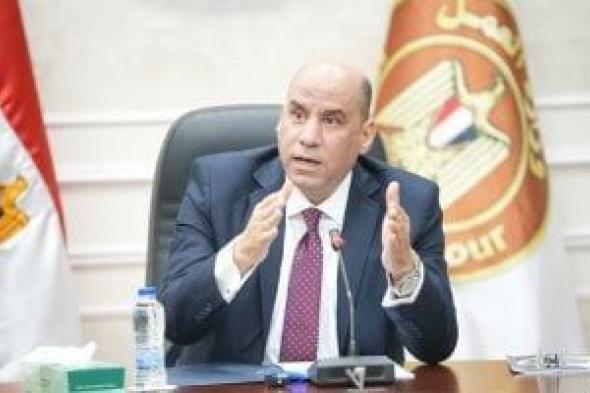 وزير
العمل
يعلن
صرف
منحتين
للعمالة
غير
المنتظمة
بقيمة
767
مليون
جنيه
