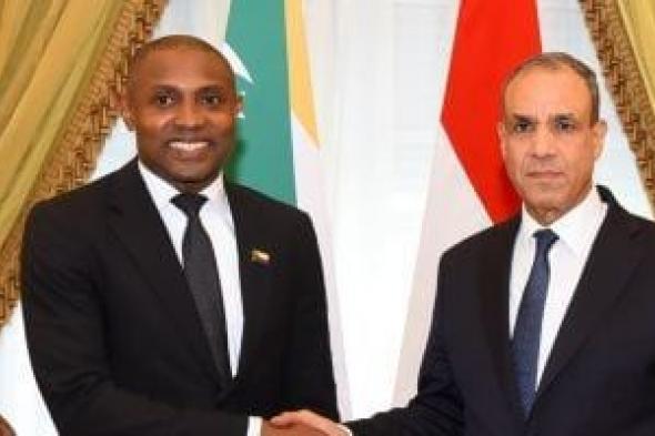 وزير
      الخارجية
      يستقبل
      نظيره
      القُمري
      لبحث
      سبل
      تعزيز
      العلاقات
      الثنائية