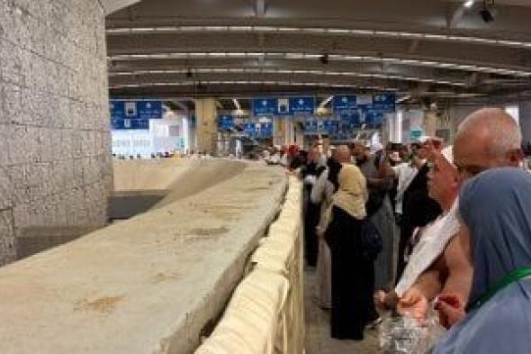 حجاج
      الجمعيات
      الأهلية
      يواصلون
      أداء
      المناسك
      ويرمون
      جمرة
      العقبة
      الكبرى