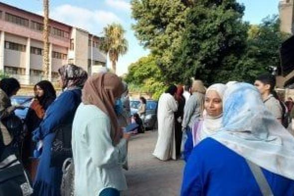طلاب
الثانوية
العامة
يبدأون
امتحان
الدين
والنجاح
من
70%