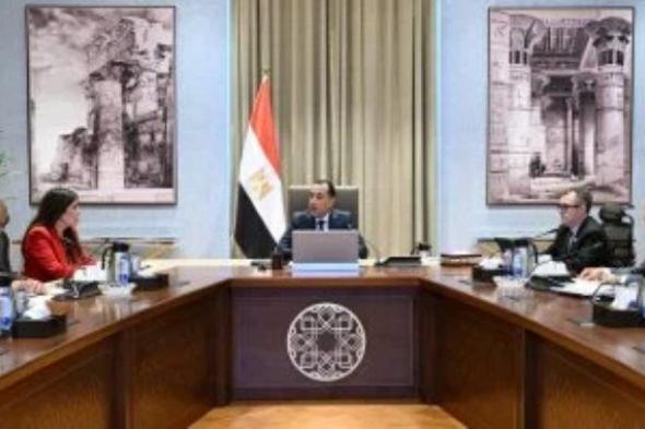 رئيس
      الوزراء
      يتابع
      جهود
      تنفيذ
      الخطة
      الاستراتيجية
      لتحلية
      مياه
      البحر