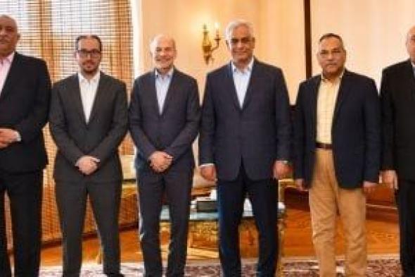 وزير
      الإنتاج
      الحربى
      يبحث
      سبل
      تعزيز
      الشراكة
      مع
      «إس
      سى
      جونسون»
      الأمريكية