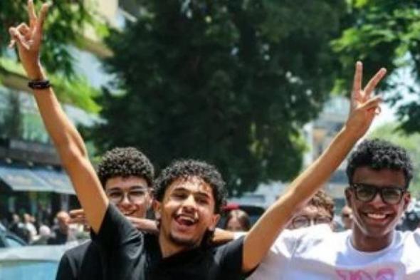 طلاب
      الثانوية
      العامة
      يشكون
      من
      صعوبة
      جزئيات
      بعض
      امتحان
      العربى