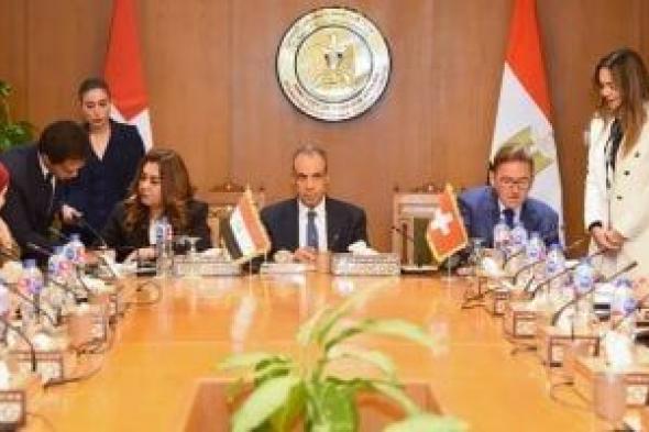 الخارجية
      تستضيف
      مراسم
      توقيع
      اتفاقية
      مشروع
      مبادرة
      الإلكترونيات
      الدائرية
      فى
      مصر