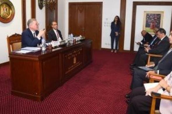 وزيرا
      الخارجية
      والبترول
      يعقدان
      جلسة
      إحاطة
      مع
      ممثلي
      السفارات
      الأجنبية
      في
      مصر
