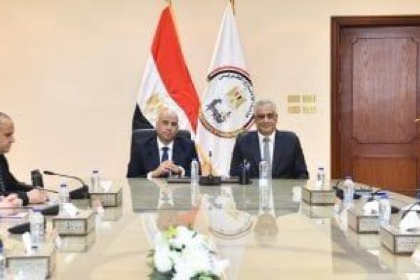 وزيرا
      الإنتاج
      الحربى
      والعمل
      يتفقان
      على
      خطة
      تدريب
      مهنى
      وتأهيل
      الشباب
      لسوق
      العمل
