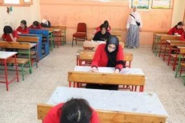 طلاب
      صفوف
      النقل
      يبدأون
      امتحانات
      الملاحق